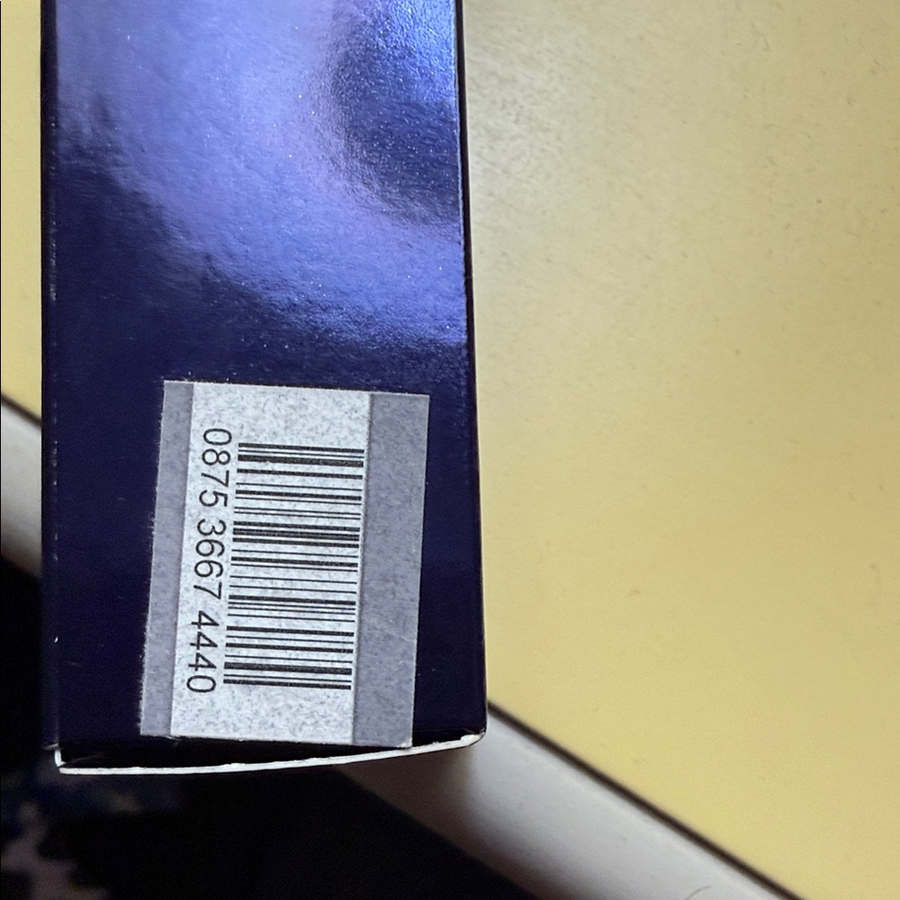 Estee Lauder Double Wear Stay-in-Place Makeup - Blue and Gold Box Brand New - Picture 4 of 4